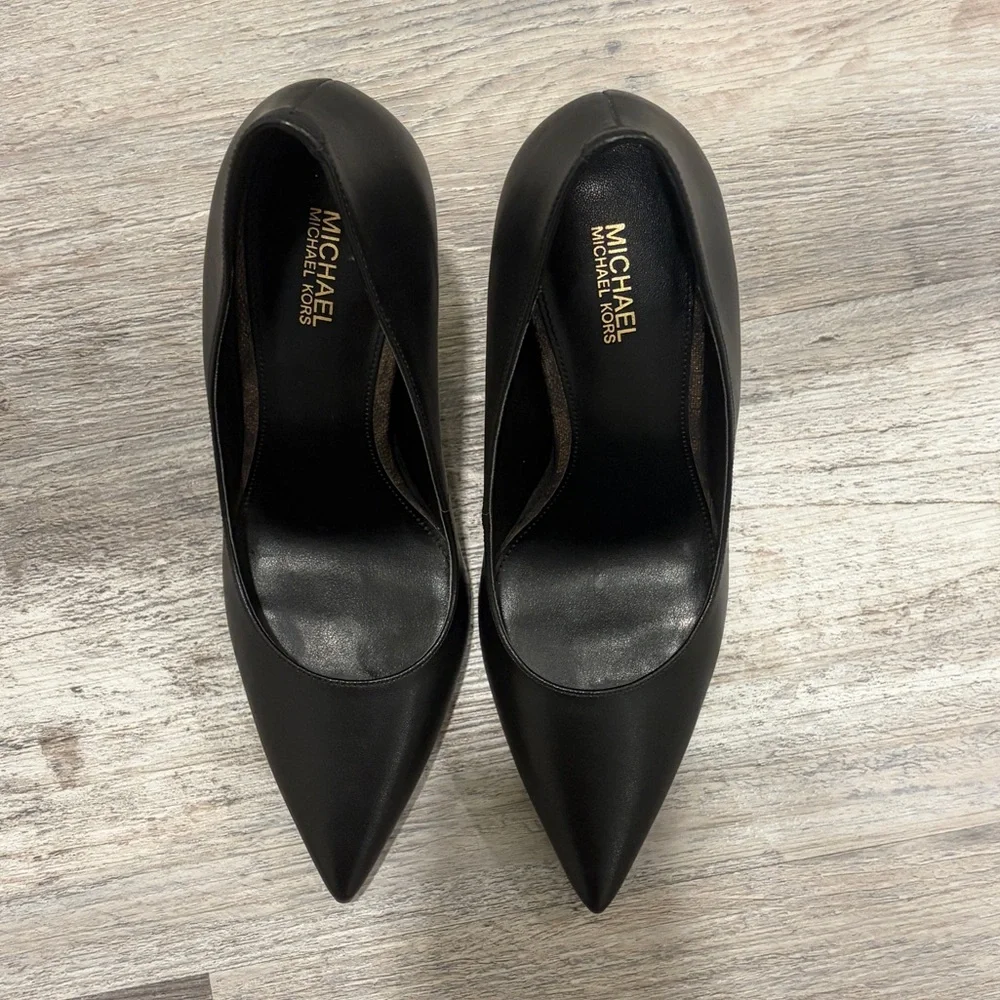 Michael Kors Keke Leather Pumps - Picture 3 of 7